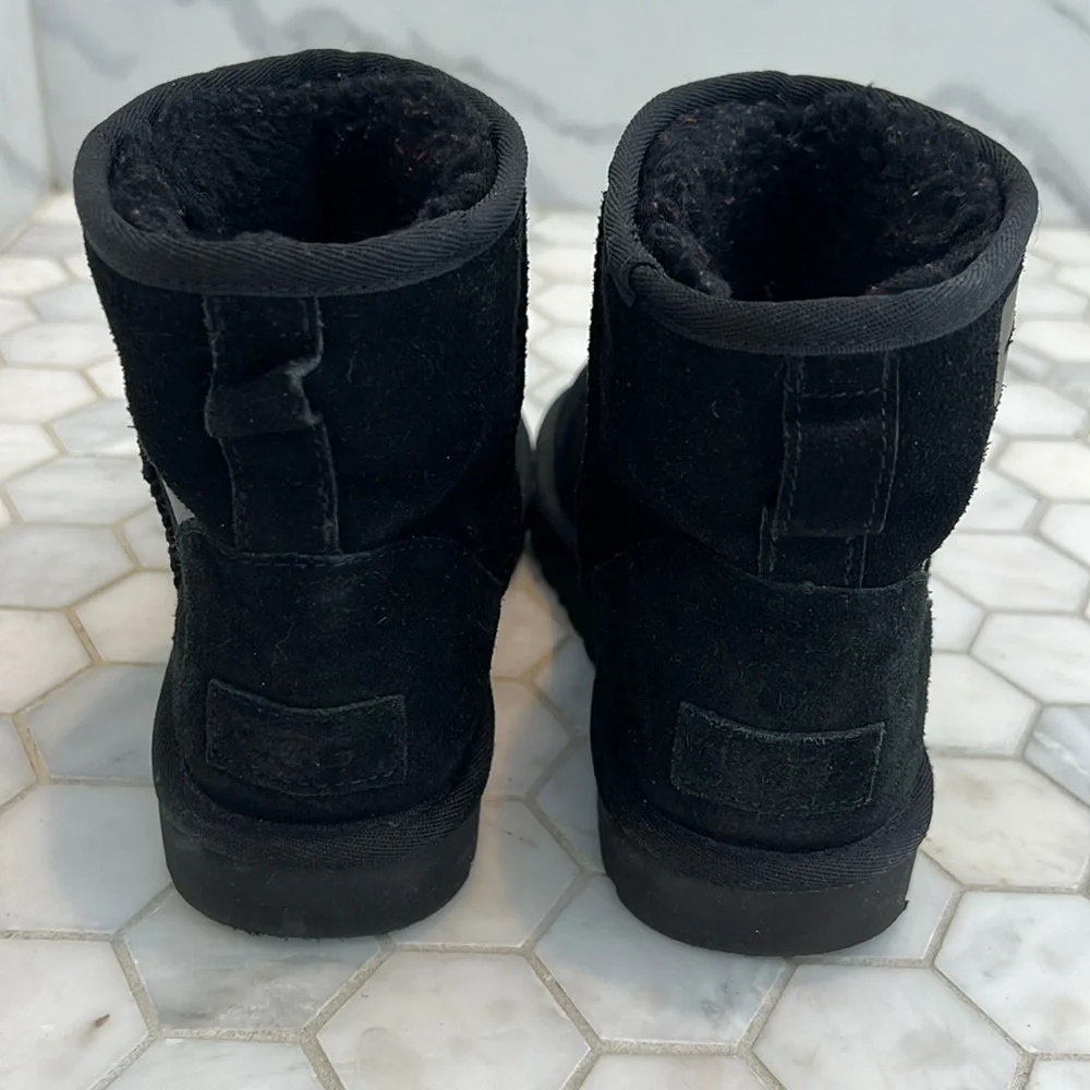 UGG Classic Mini UGG LOGO Black Suede Leather Boots Women’s Shoe Size 6